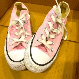 Converse pink size 5 women’s/ 3.5 kids
